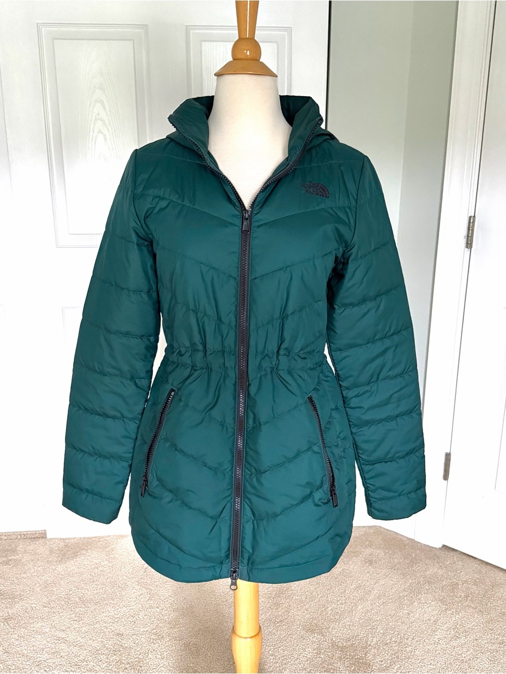 The North Face Women's Hooded Puffer Jacket - Green Small